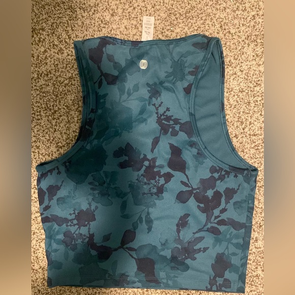 Balance Collection Crop Tank - Picture 2 of 2